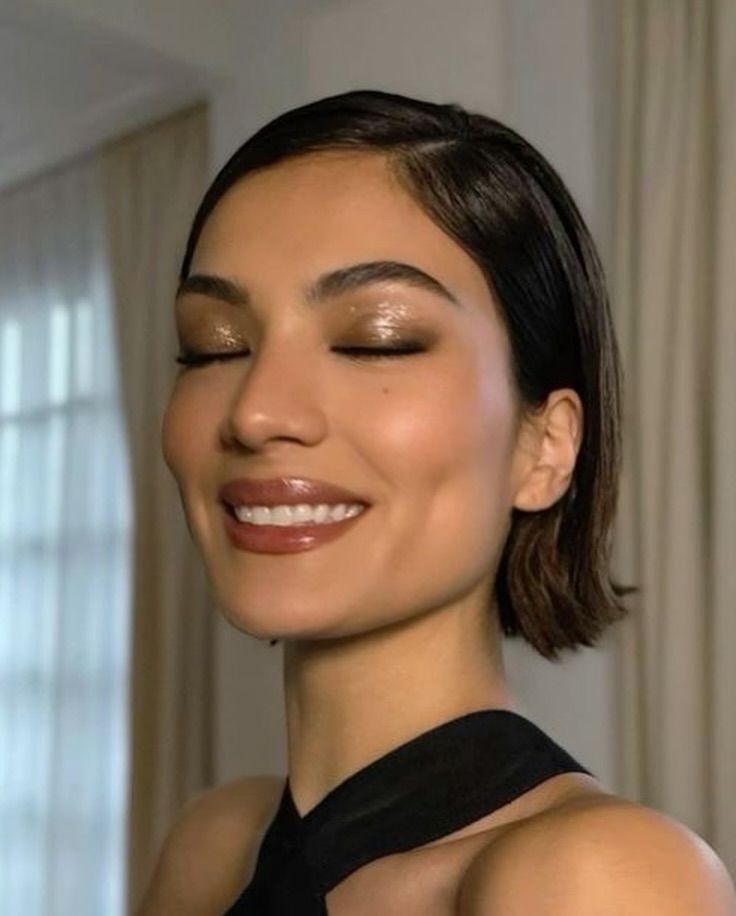 Glimmer for New Years with REVLON Glimmer Liquid Shadow –