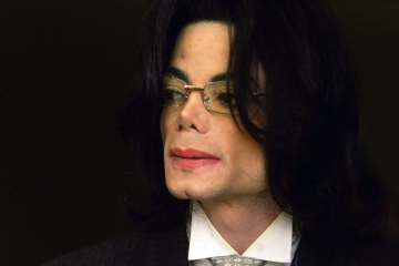 Michael Jackson accusers appear in court over settlement