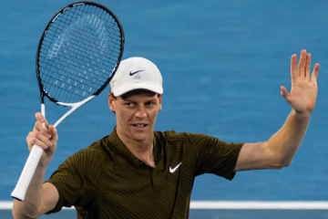 Jannik Sinner extends AO streak to 18, reaches quarters