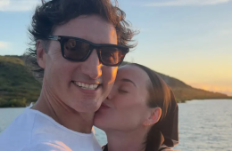 Katy Perry Kisses Justin Trudeau in Beachside ‘Holidaze’ Photos
