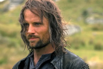 Viggo Mortensen filmed side-on after surfing injury