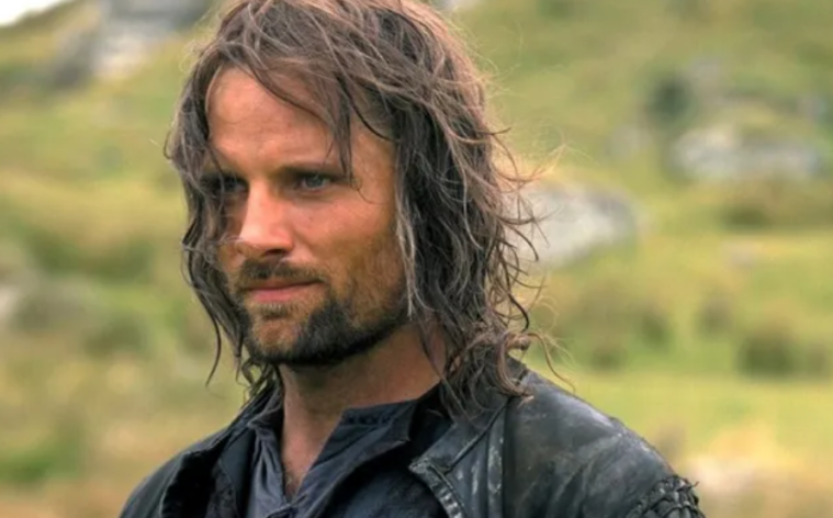 Viggo Mortensen filmed side-on after surfing injury –
