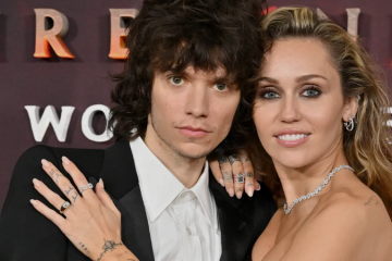 Miley Cyrus Shows Off Engagement Ring at Golden Globes