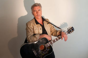 Glen Matlock slams "weird" Trump-supporting punks