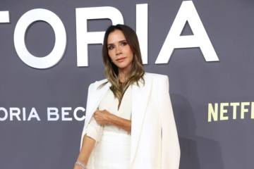 Victoria Beckham tops UK singles chart amid Brooklyn feud