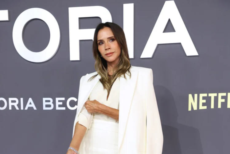 Victoria Beckham tops UK singles chart amid Brooklyn feud – Victoria Beckham tops UK singles chart amid Brooklyn feud –