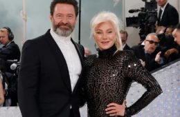 Hugh Jackman & Sutton Foster Share Sweet Beach PDA