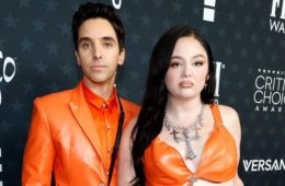 Hacks Cast Spoofs Timothée Chalamet & Kylie Jenner Red Carpet Kiss