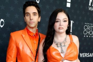 Hacks Cast Spoofs Timothée Chalamet & Kylie Jenner Red Carpet Kiss