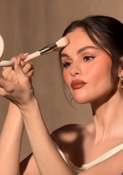 Selena Gomez Launches Rare Beauty Warm Wishes Soft Matte Powder Bronzer –