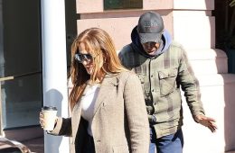 Jennifer Lopez Spotted Giving Cash to Homeless Man in Los Angeles