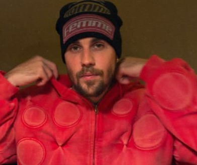 Justin Bieber Likes Fan Comment on Old Postof him and Selena Gomez