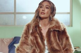 Hilary Duff Performs “What Dreams Are Made Of” on Tour