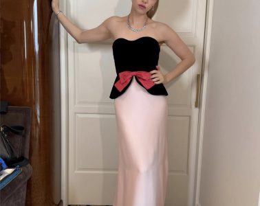 Amanda Seyfried posed in valentino for best dressed at the critic's choice awards