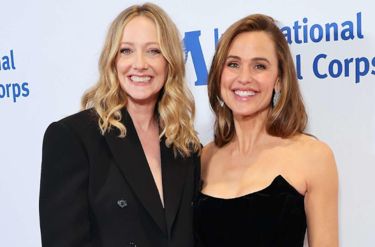 Jennifer Garner Says Judy Greer Carried Her for 20 Years