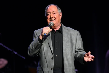 Neil Sedaka Dies at 86, Pop Hitmaker Behind Classics