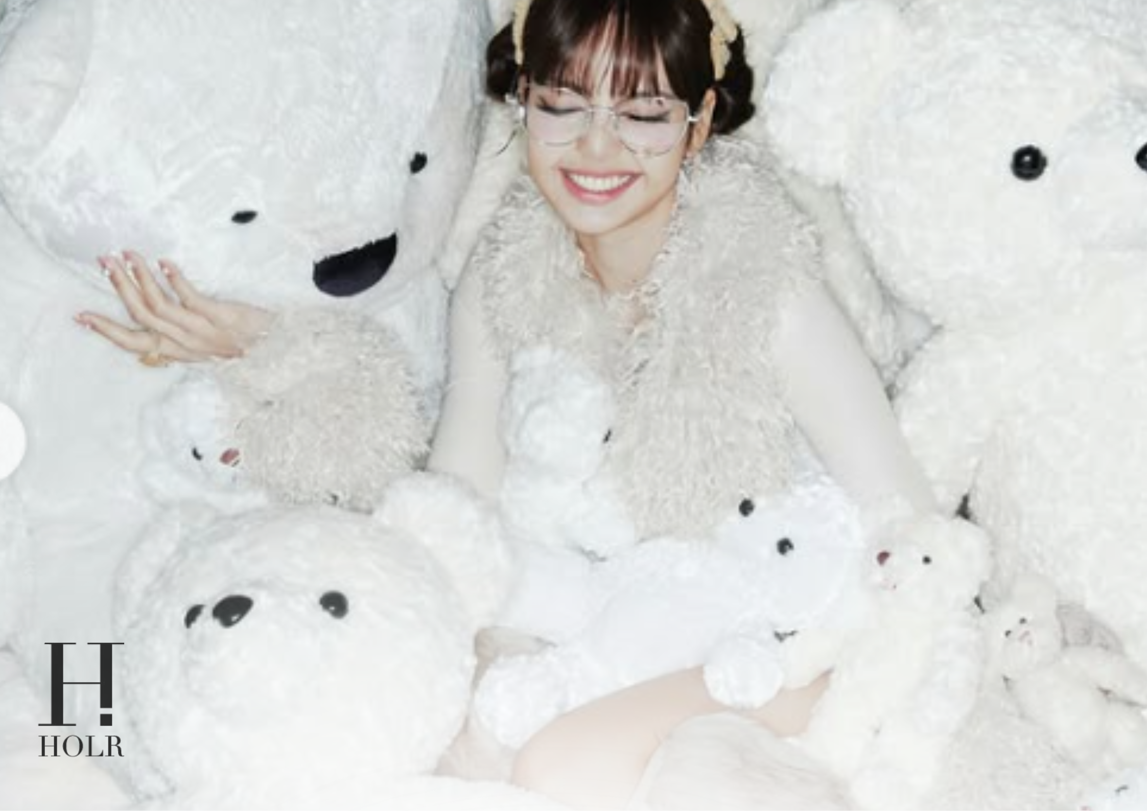 BLACKPINK Lisa 29th Birthday Bali Photos Go Viral