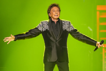 Barry Manilow Announces First New Studio Album in 15 Years