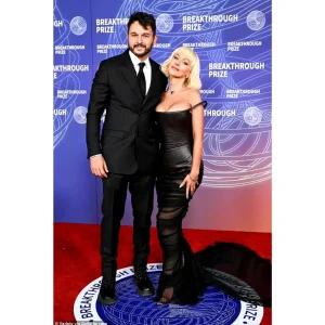 Christina Aguilera Stuns at Breakthrough Prize