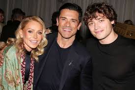 Mark Consuelos’ Broadway Debut Draws Star Support