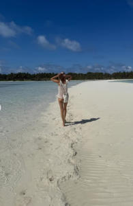 Bella Hadid Vacation Orebella Body & Hair Moment