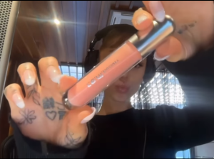 Ariana Grande Shares Her Daily Work Essentials 2026