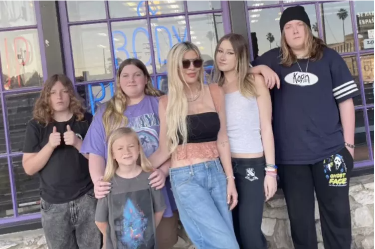 Tori Spelling Hospitalized After Car Accident Scare