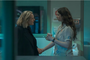 Lucy Halliday Praises Elisabeth Moss on ‘The Testaments’ Set