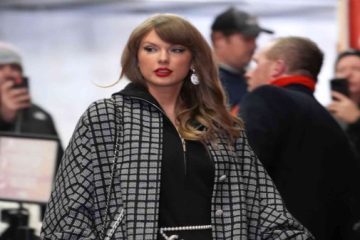 Taylor Swift Fans Decode New Album Clues!