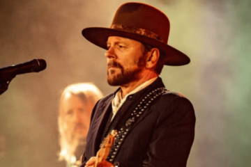 Kiefer Sutherland Cancels U.S. Tour After Low Ticket Sales