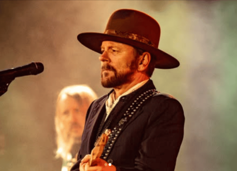Kiefer Sutherland Cancels U.S. Tour After Low Ticket Sales