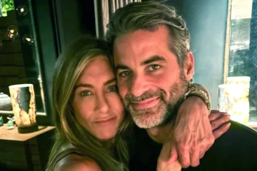 Jennifer Aniston ‘Very Happy’ With Jim Curtis