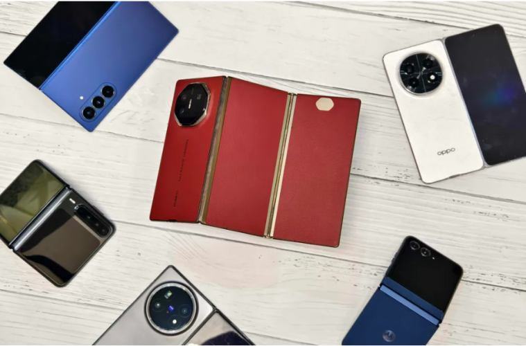 Why Flip Phones Are Making a Weird Comeback in 2026?