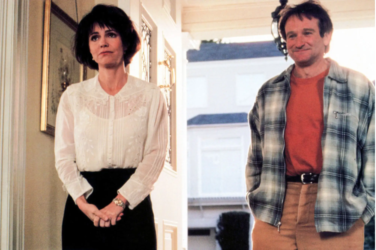 Sally Field Remembers Robin Williams’ Kindness on Set