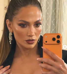 Pitbull and JLo Celebrate Another Billion Streams