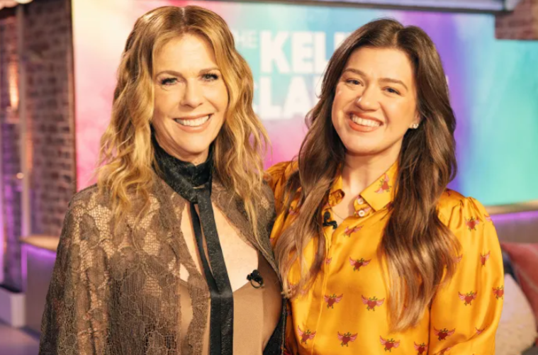 Kelly Clarkson Gets Emotional Discussing Talk Show Exit