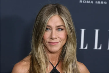 Jennifer Aniston Swaps Baggy Jeans for Sleek Denim Trend