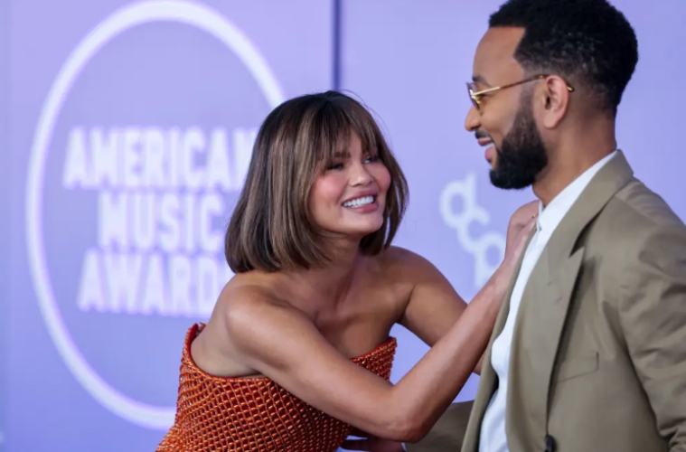 John Legend Saves Chrissy Teigen From AMAs Wardrobe Mishap