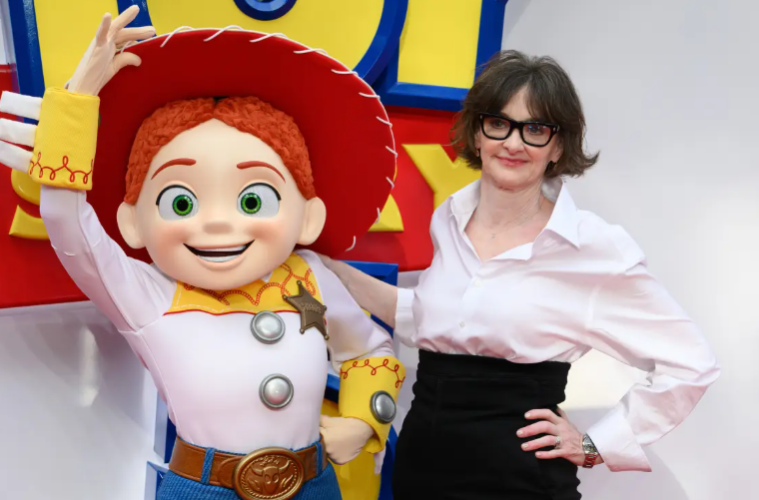 Joan Cusack Returns to Red Carpet After 11-Year Absence