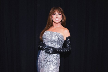 Shania Twain Sparks ACM Awards Look Debate Online