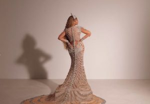 Beyoncé’s Met Gala Look Stuns in Dramatic Feather Couture
