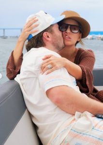 Lainey Wilson’s Engagement Ring Stuns With $250K Sparkle