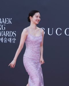 Shin Hyun-Bin’s Graceful Baeksang Moment Wins Fans