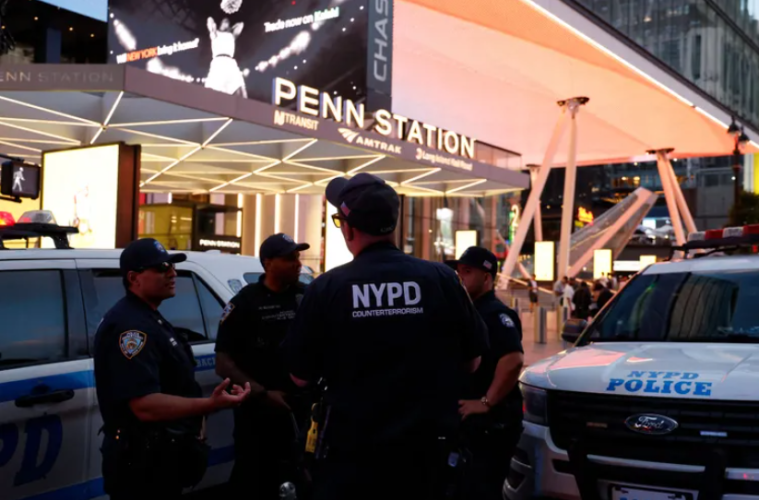 5 People Stabbed in New York's Penn Station, Suspect Held