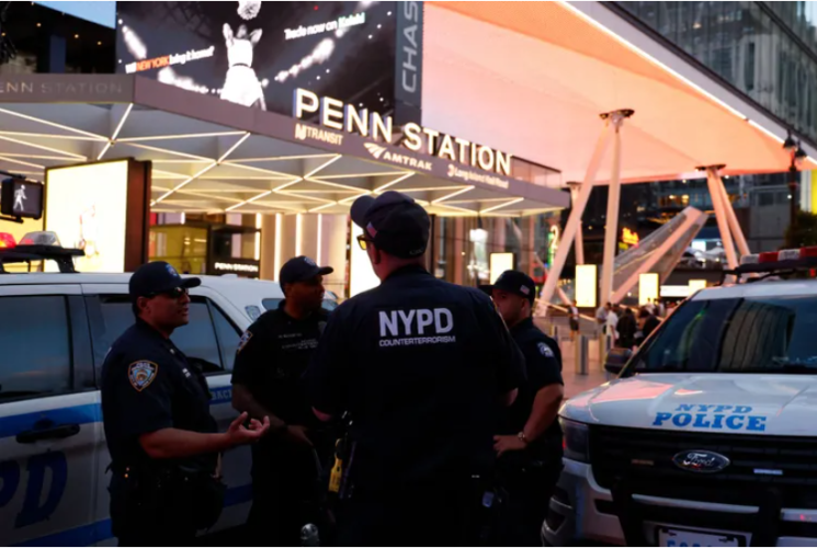 5 People Stabbed in New York's Penn Station, Suspect Held