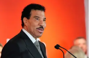 Lionel Richie Falls Ill on Stage During New Tour