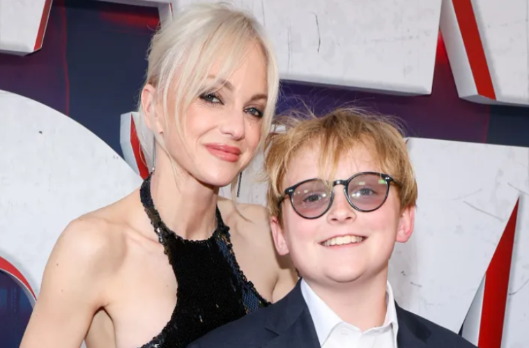 Anna Faris and Son Jack Make Rare Red Carpet Appearance