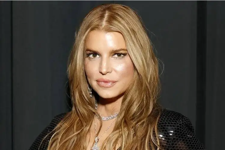 Jessica Simpson Says She's Open to Finding Love Through Social Media DMs