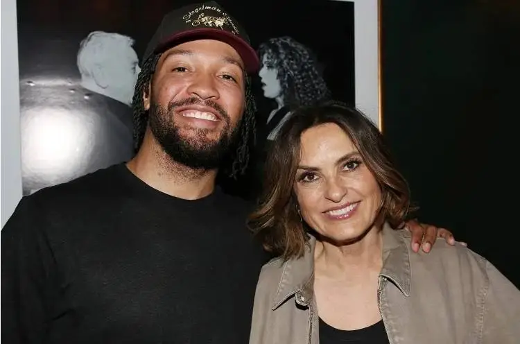 Jalen Brunson and Mariska Hargitay share a heartfelt moment during Every Brilliant Thing at New York's Hudson Theatre.