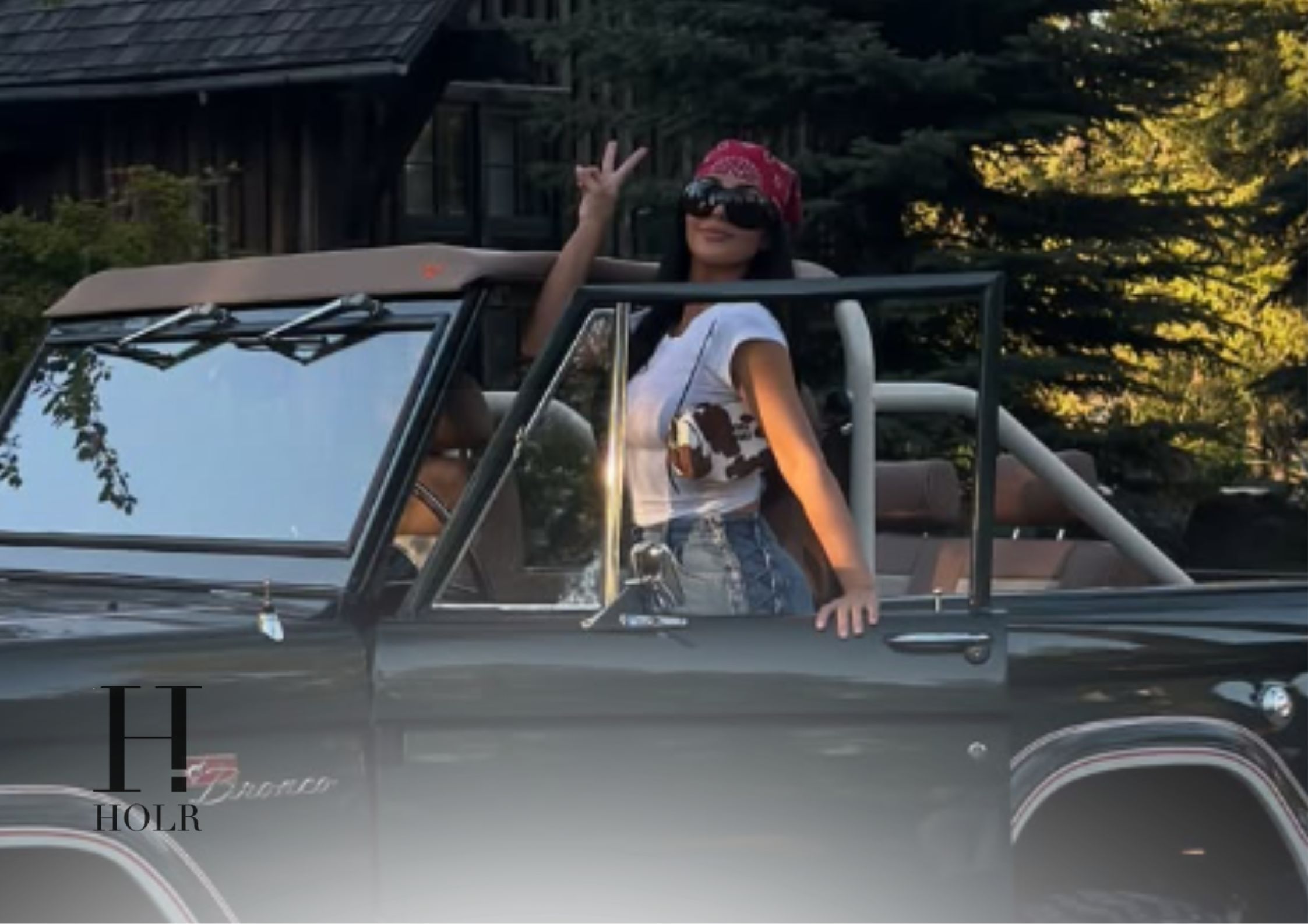 Kim Kardashian's Classic Car Moment Has Fans Obsessed